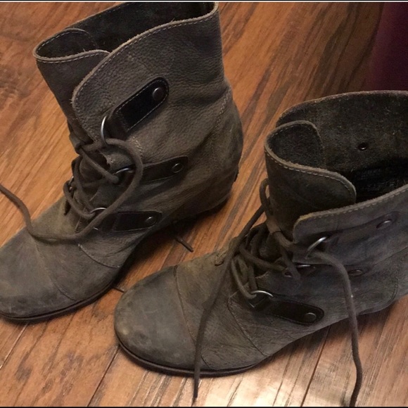 Joan of Arctic boots - Picture 6 of 6